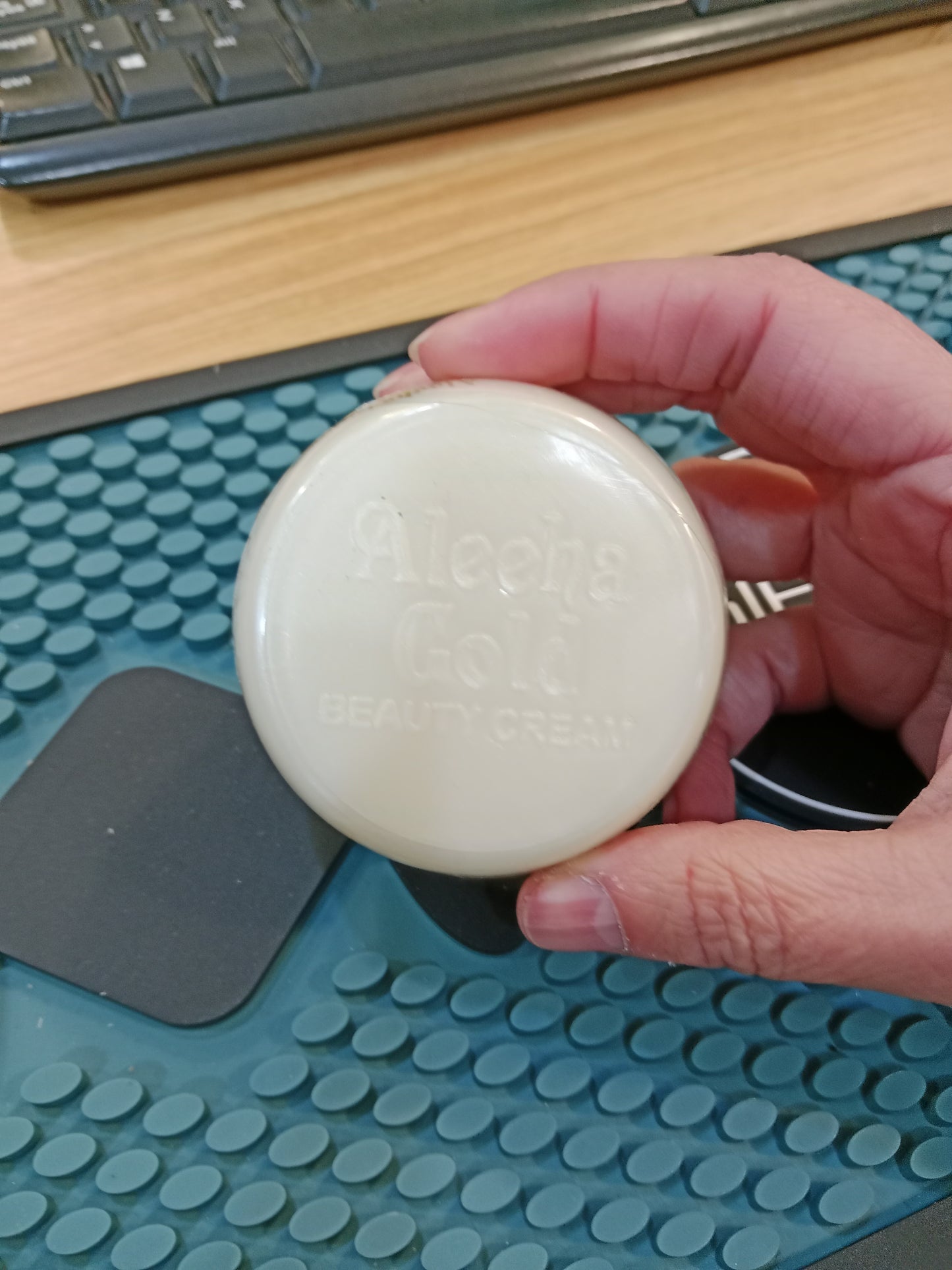 Aleeha Gold.Complexion Care Beauty